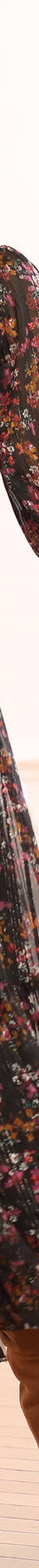 Robe-chemisier longue en voile jacquard imprimé floral (noir / violine) Robe-chemisier longue en voile jacquard imprimé floral (noir / violine)
